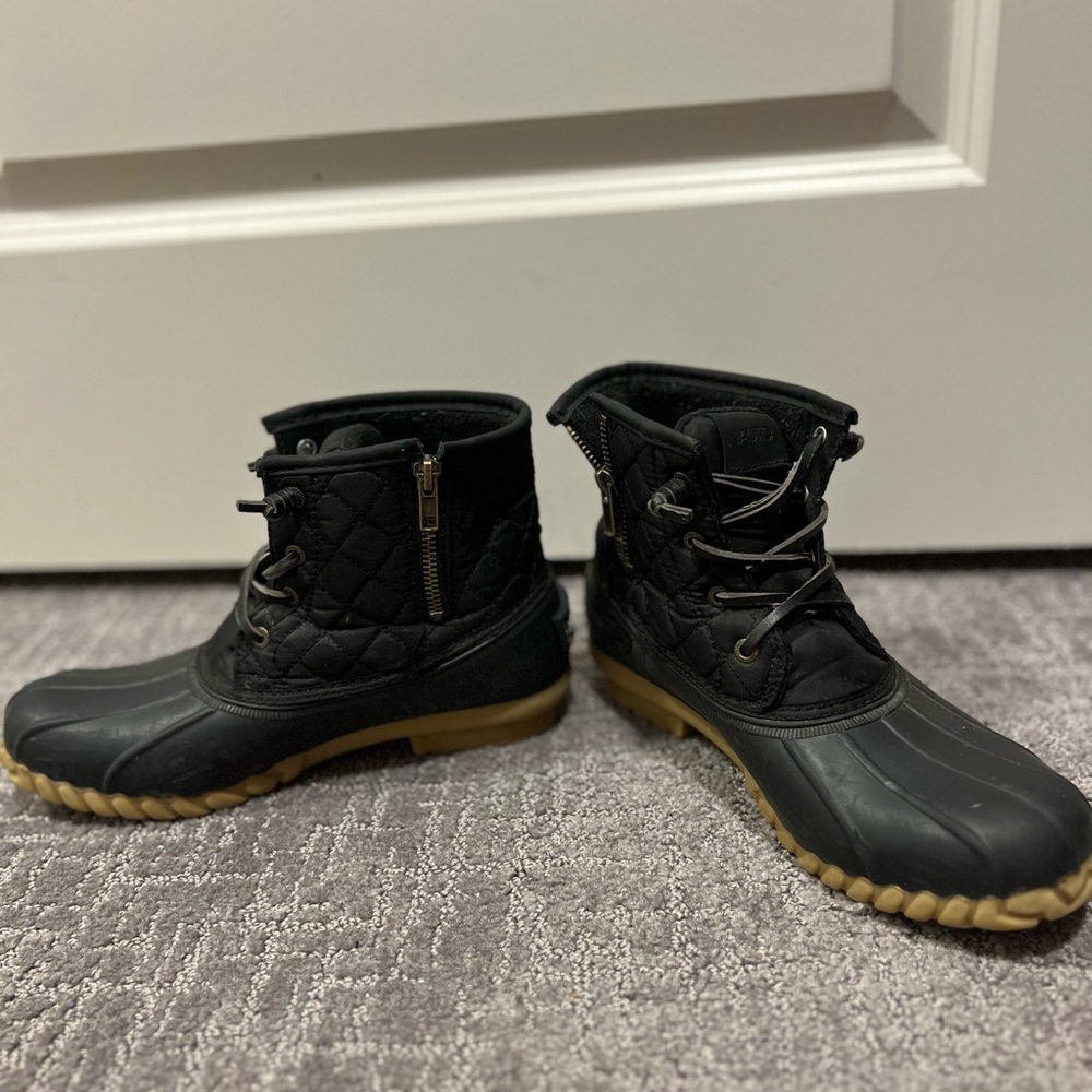 Nautica Black Quilted Women’s Boots